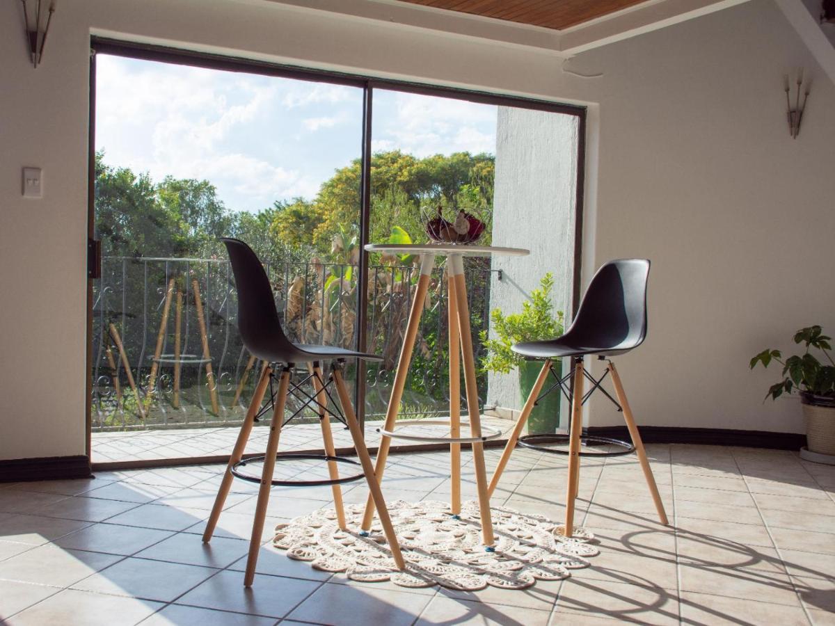 Zwelakho Furnished Apartments The Cube Joanesburgo Exterior foto