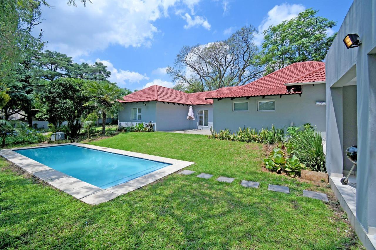 Zwelakho Furnished Apartments The Cube Joanesburgo Exterior foto