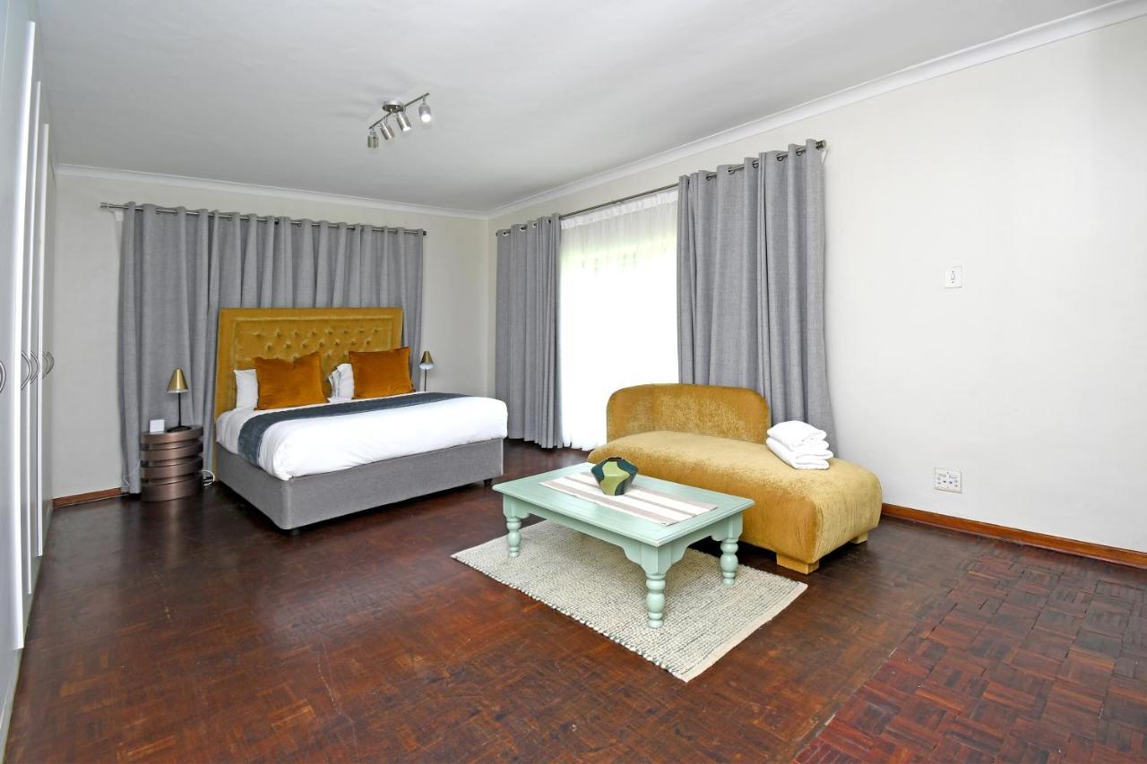 Zwelakho Furnished Apartments The Cube Joanesburgo Exterior foto