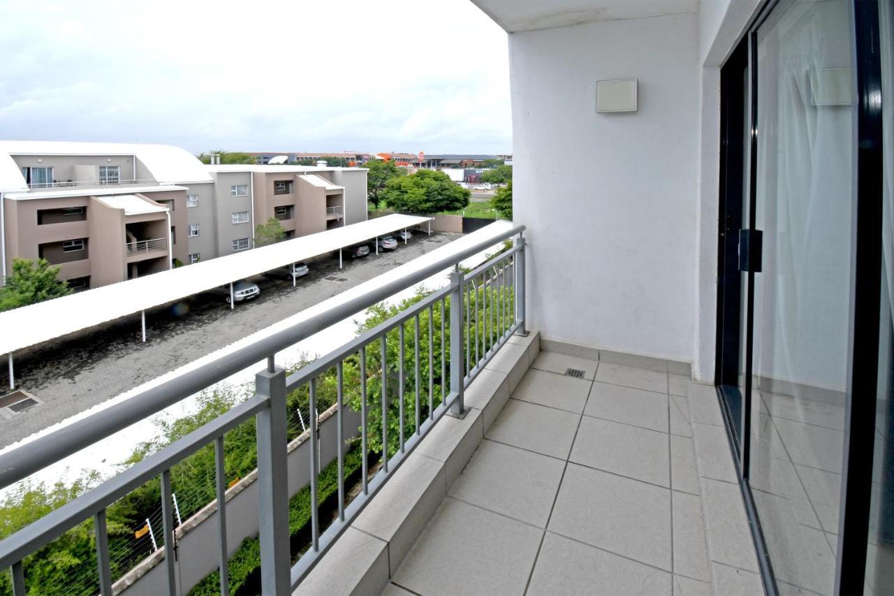 Zwelakho Furnished Apartments The Cube Joanesburgo Exterior foto