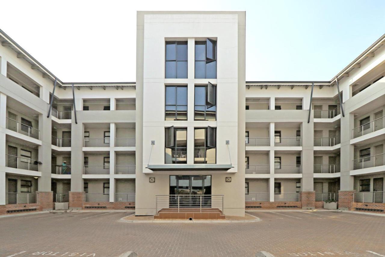 Zwelakho Furnished Apartments The Cube Joanesburgo Exterior foto