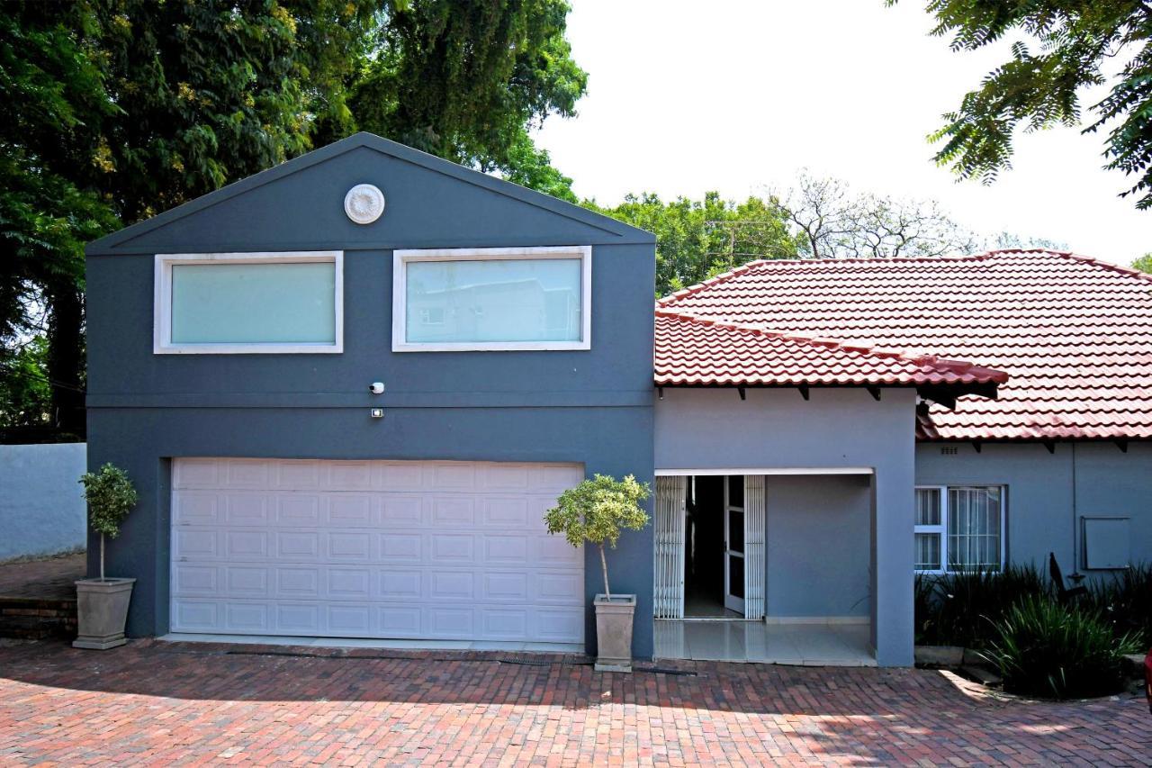 Zwelakho Furnished Apartments The Cube Joanesburgo Exterior foto