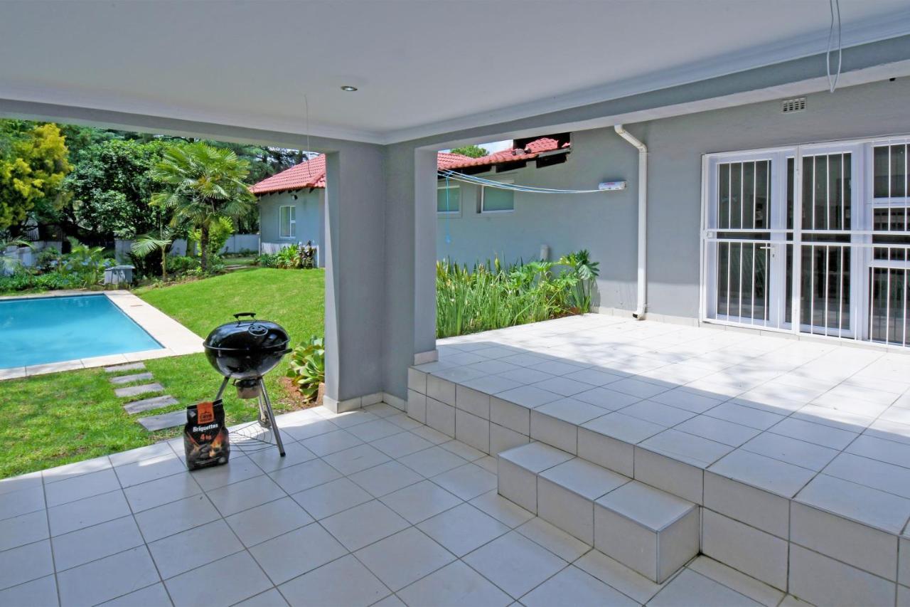 Zwelakho Furnished Apartments The Cube Joanesburgo Exterior foto