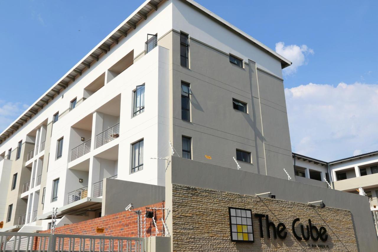 Zwelakho Furnished Apartments The Cube Joanesburgo Exterior foto