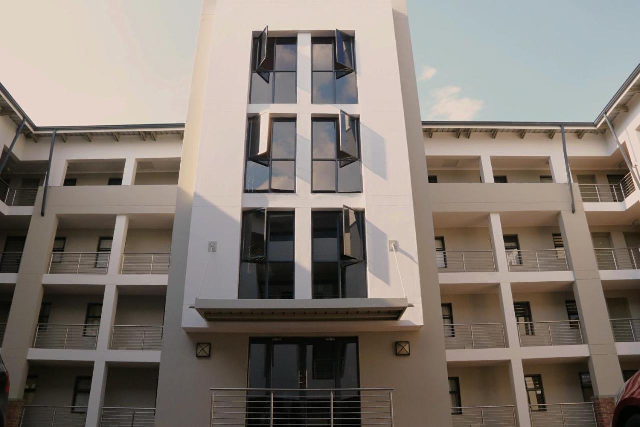 Zwelakho Furnished Apartments The Cube Joanesburgo Exterior foto
